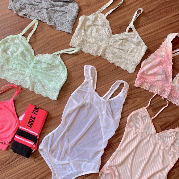 *SOLD* Bundle of Victoria’s Secret PINK intimates - Picture 2 of 2